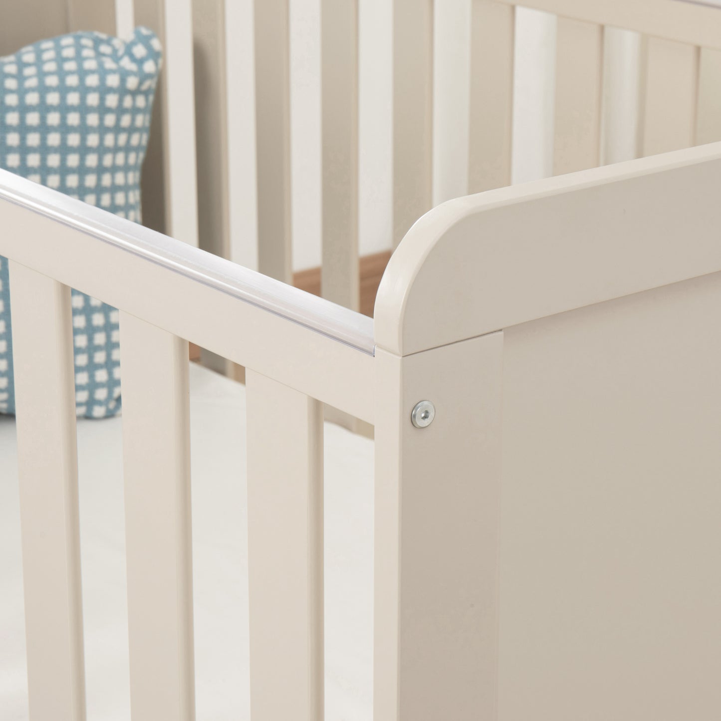 Babymore Caro Urban Mini Cot Bed 120 x 60cm Cashmere