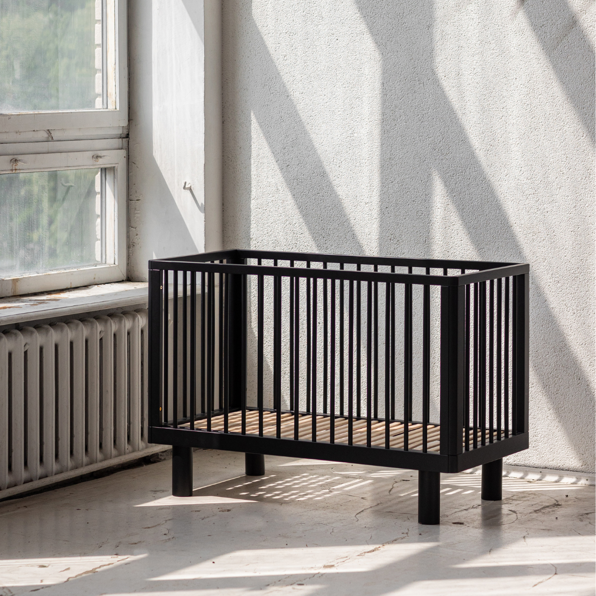KARL & FRIC Nox cot 120 x 60cm black satin inc conversion rail