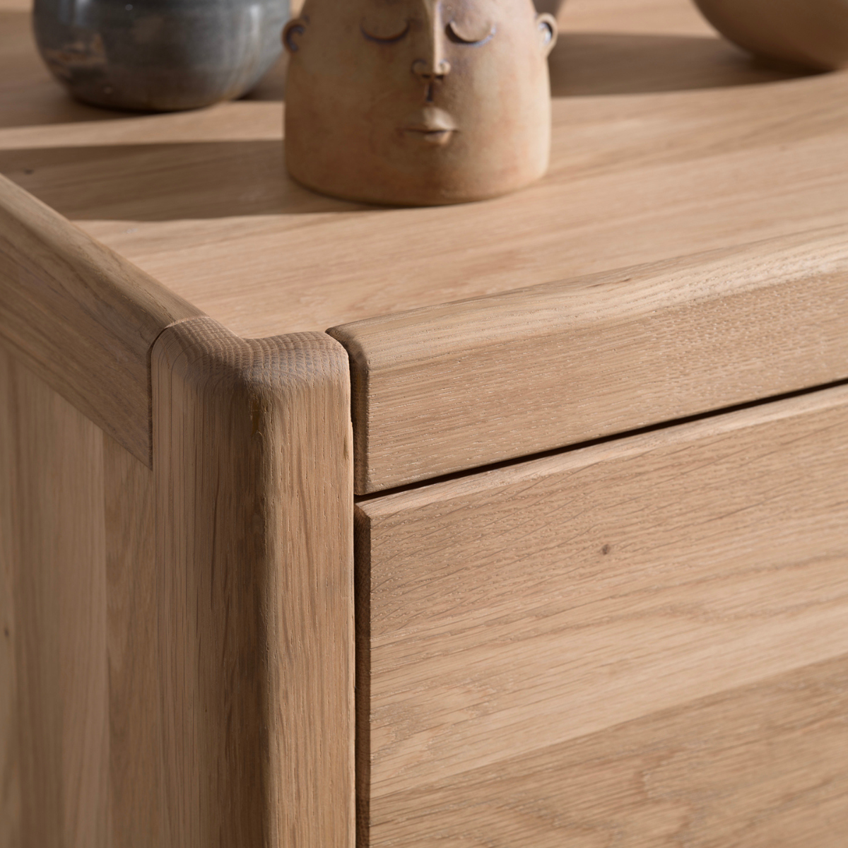 close up of oak wood grain on 3 drawer VIPACK chest for baby changing