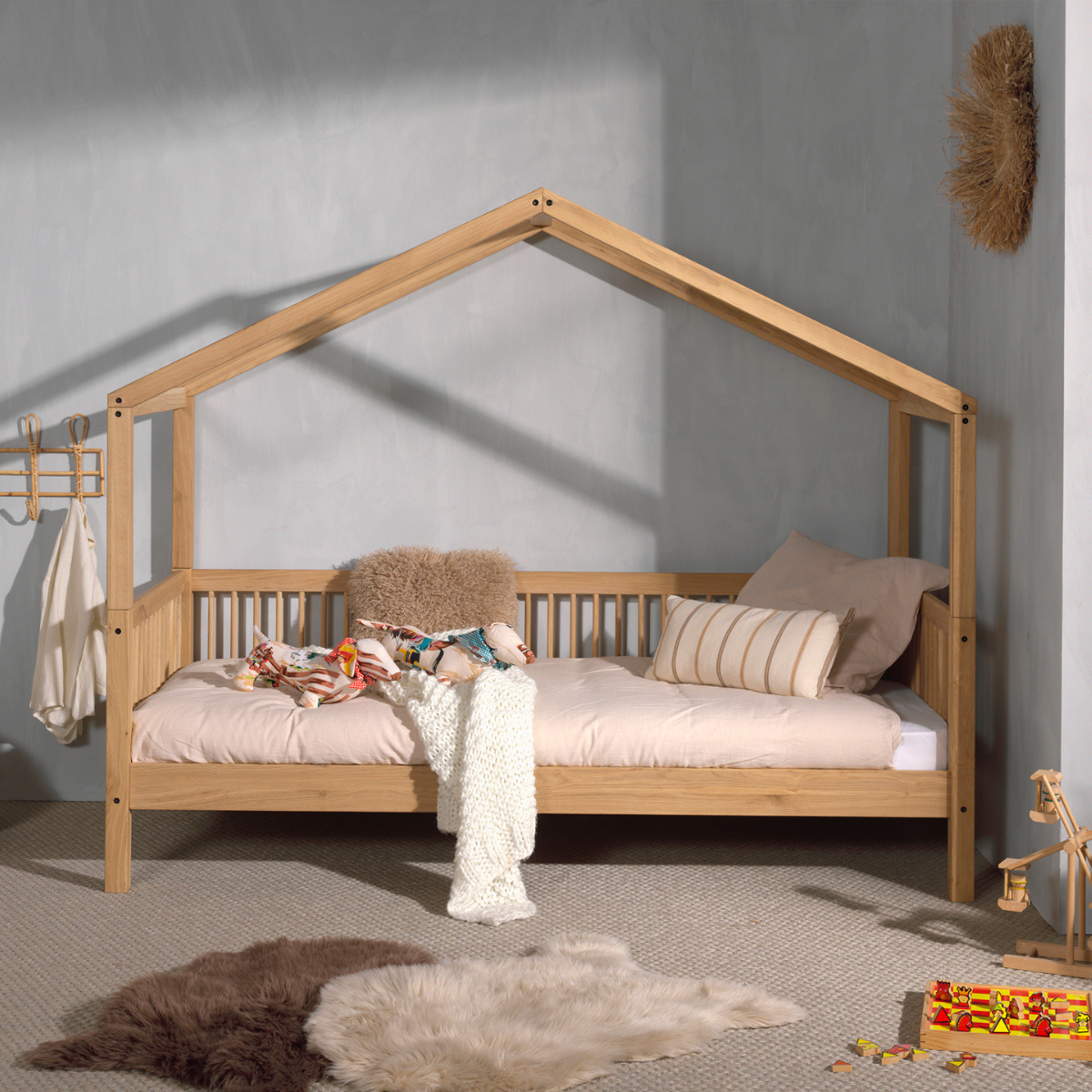 VIPACK FORREST European single house bed 90 x 200cm oak
