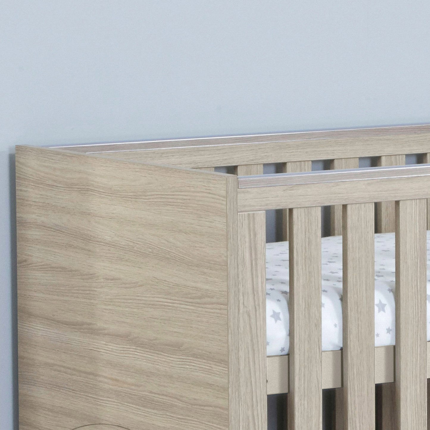 Babymore Veni Cot Bed 140 x 70cm Oak with drawer