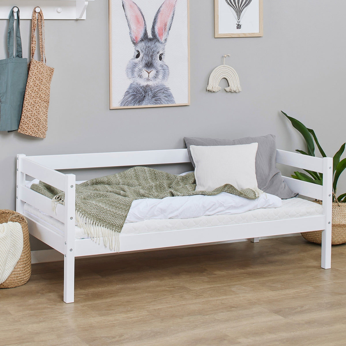 Hoppekids ECO Comfort junior bed 160 x 70cm white inc bed guard