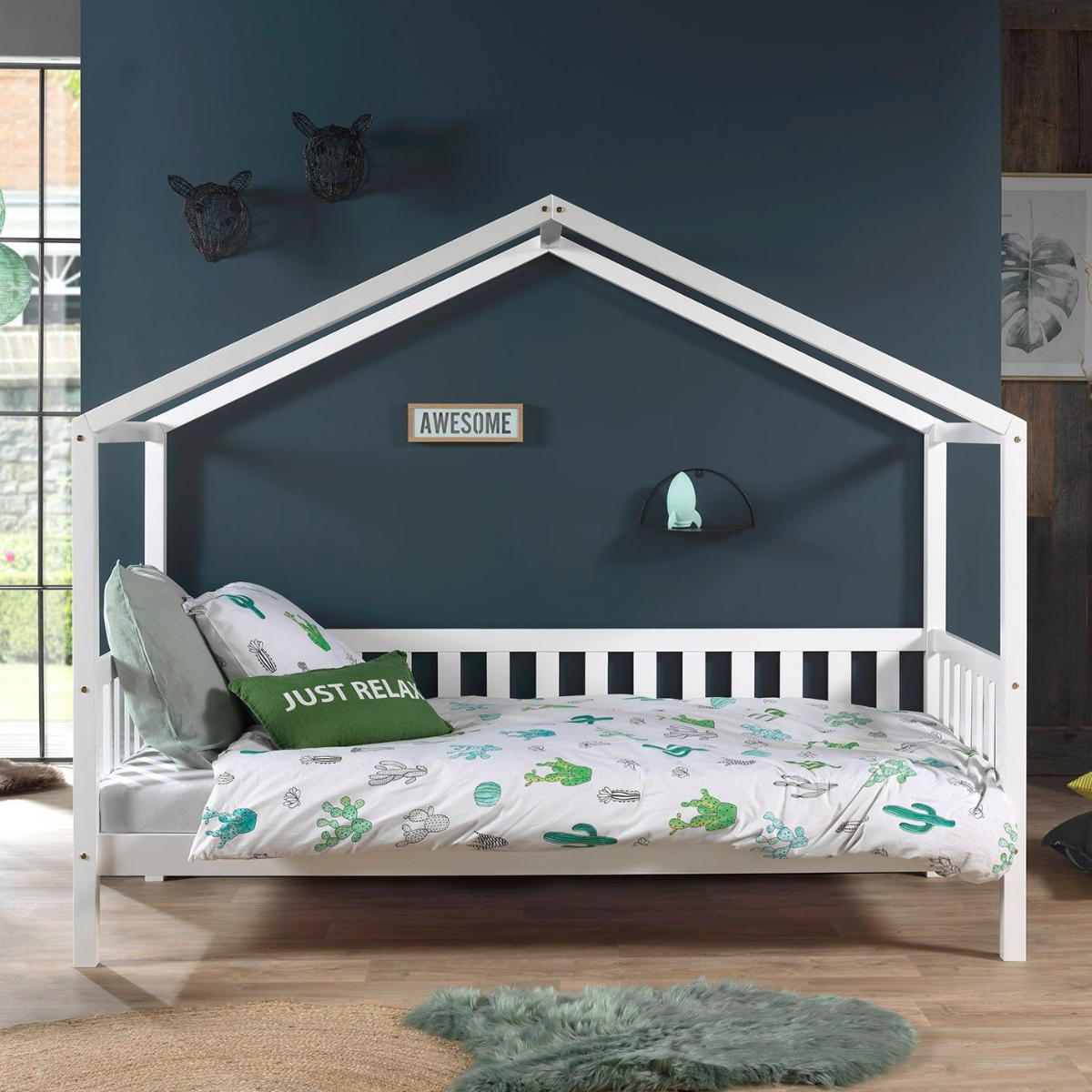 VIPACK DALLAS European single house shaped day bed 90 X 200cm with fence white