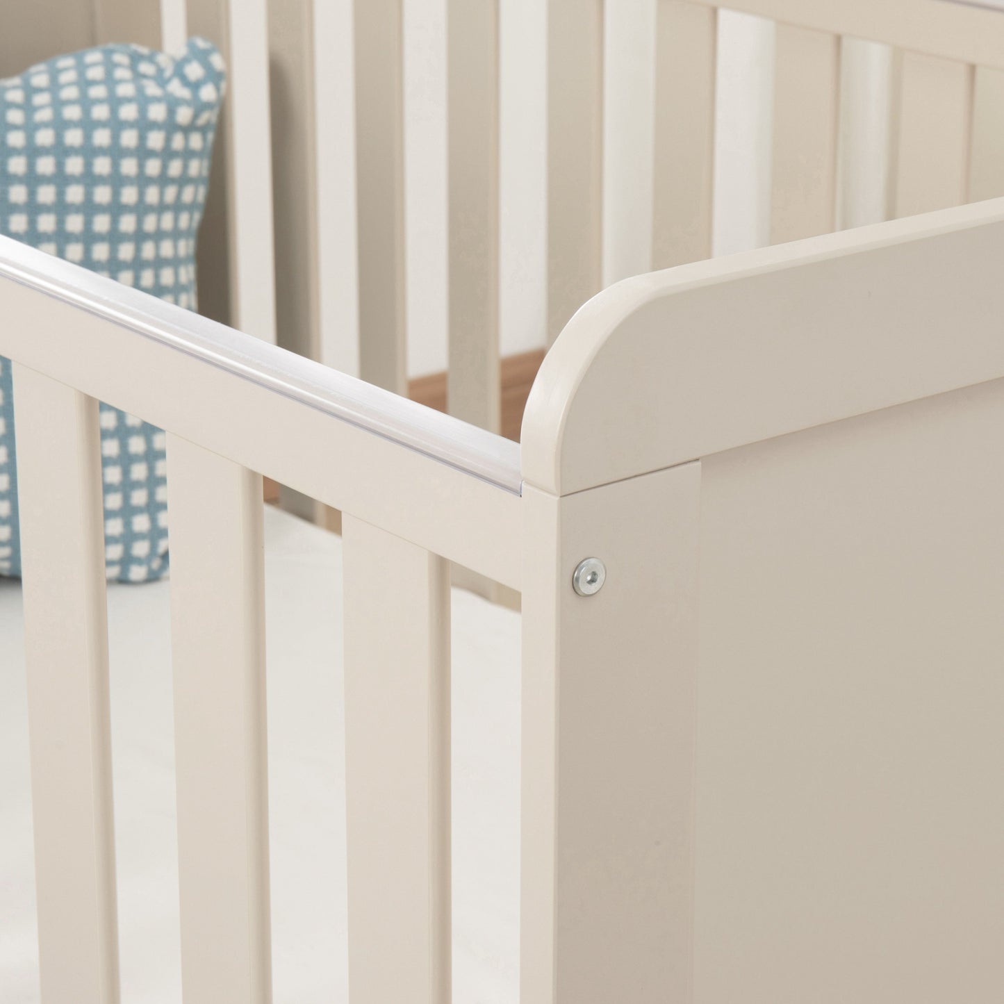 Babymore Caro Urban Cot Bed 140 x 70cm Cashmere