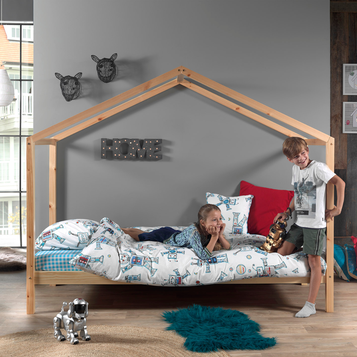 VIPACK DALLAS European single house shaped day bed 90 X 200cm without fence natural