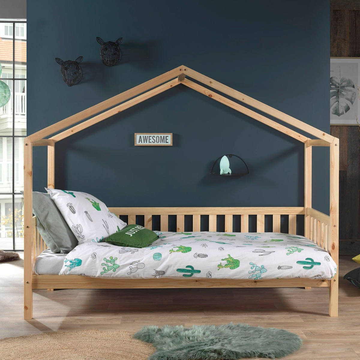 VIPACK DALLAS single house shaped day bed 90 X 200cm with fence natural
