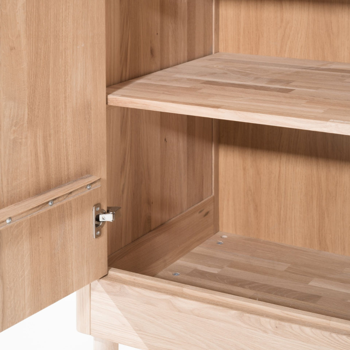 close up of VIPACK FORREST oak wardrobe showing grain of premium solid oak wood
