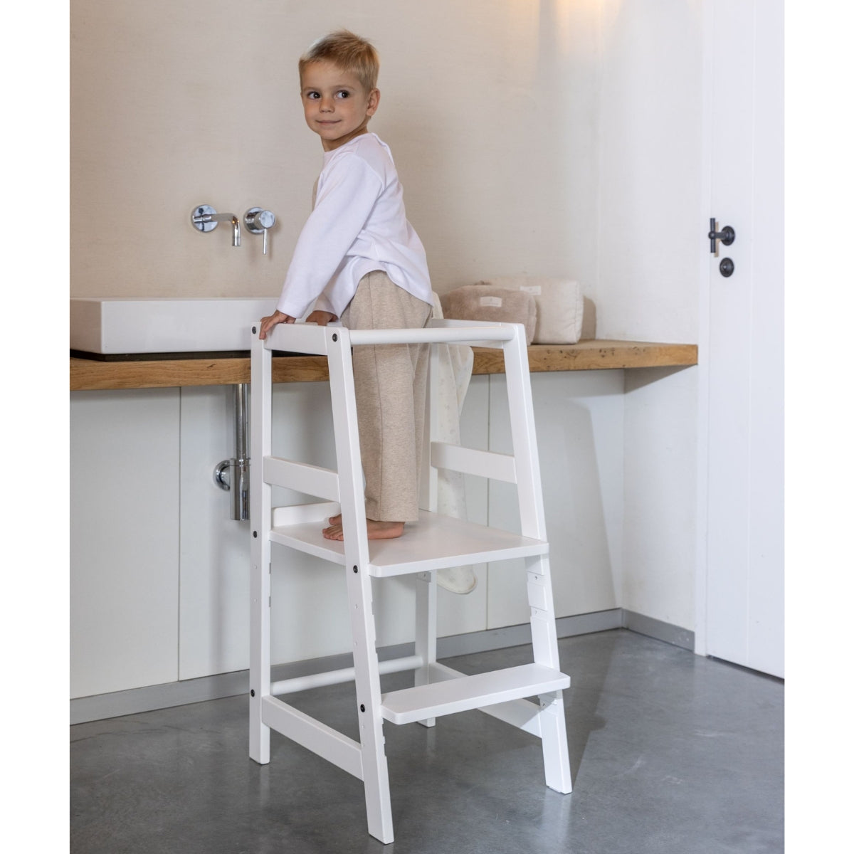 VIPACK JAXX FORREST learning tower white