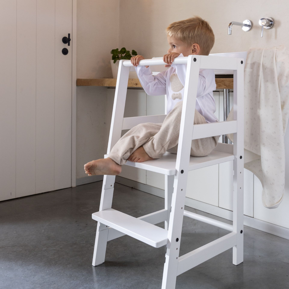 VIPACK JAXX FORREST learning tower white