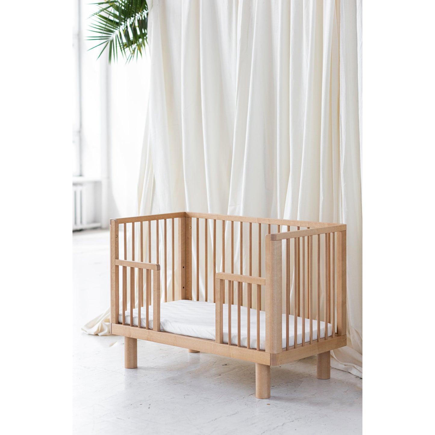 KARL & FRIC Nox cot 120 x 60cm natural wood inc conversion rail